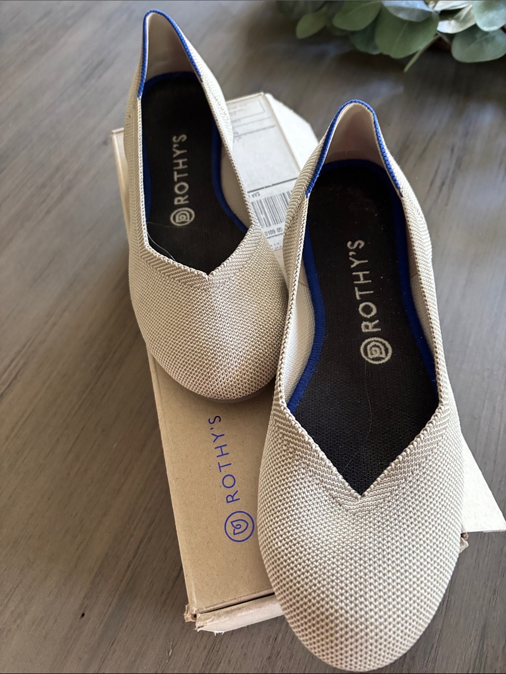 Rothy's Beige Pointed V‑Neck Knit Flats with Navy Trim
